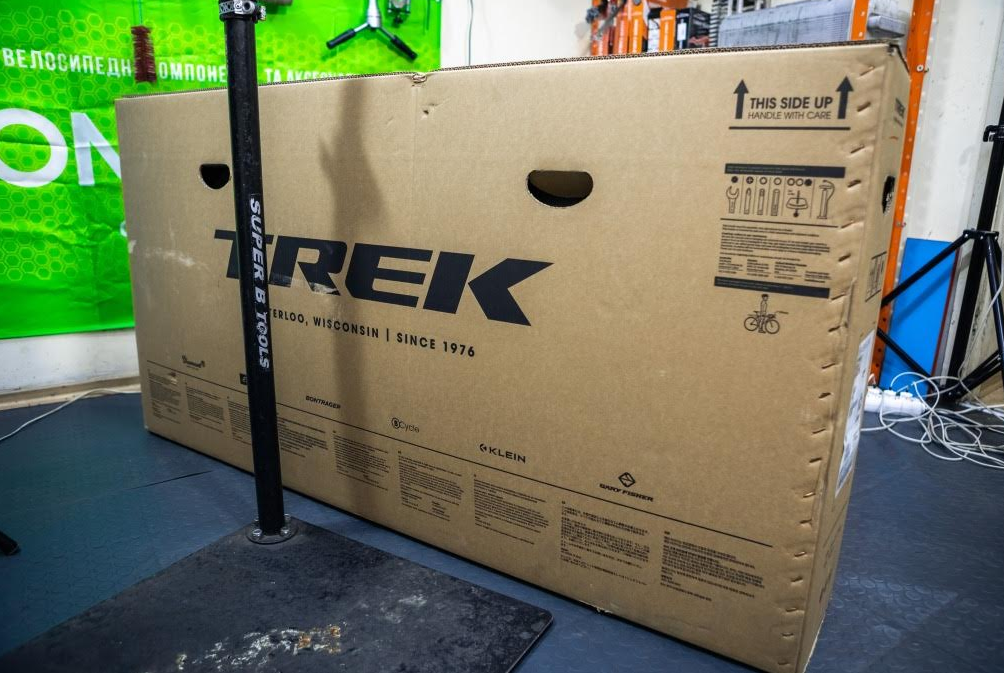 розпаковка велосипеда TREK Supercaliber